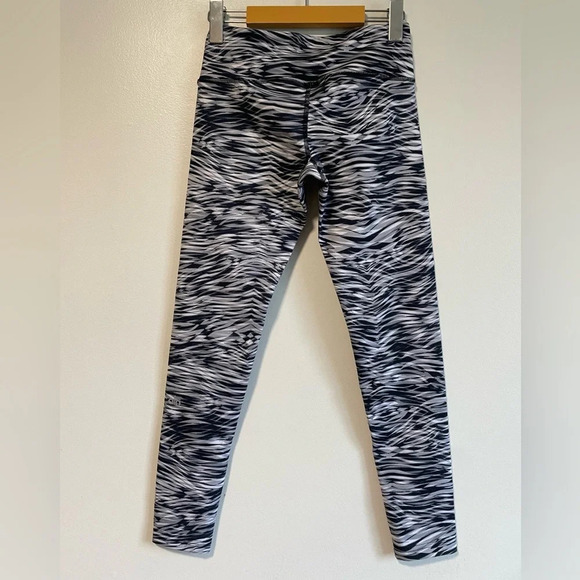 ALO Yoga Runway Zebra Abstract Wave Full Length Athletic Leggings - Small - Picture 5 of 8